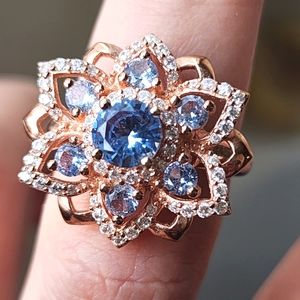 Bella Luce 18k rose gold over .925 silver floral statement cocktail ring. Size 7